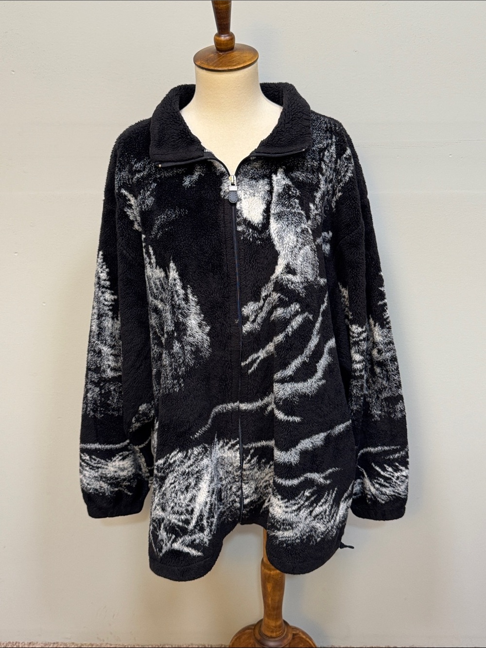 Vintage 1990’s Art Unlimited “Wolf Valley” men’s fleece jacket